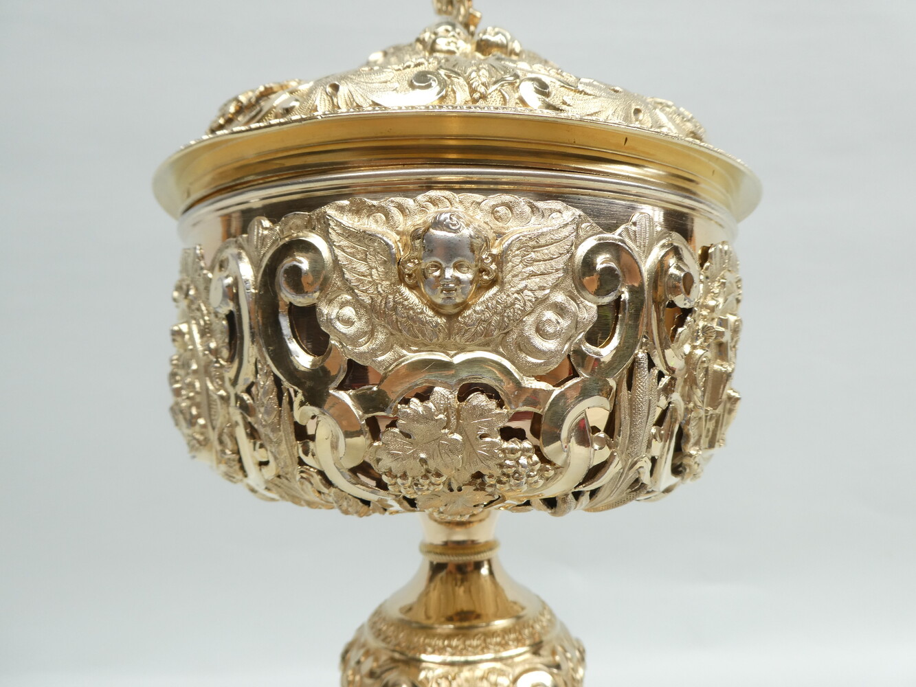 1 Baroque - Style Exceptional Ciborium By : French Silversmith'S Favier Freres, Who Worked In Lyon ,France In The Second Half Of The 19th Century.