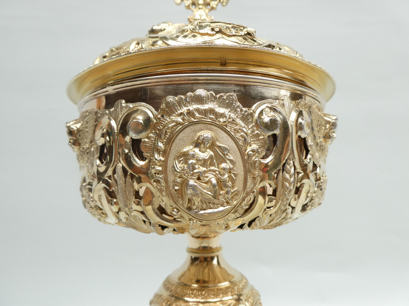 1 Baroque - Style Exceptional Ciborium By : French Silversmith'S Favier Freres, Who Worked In Lyon ,France In The Second Half Of The 19th Century.