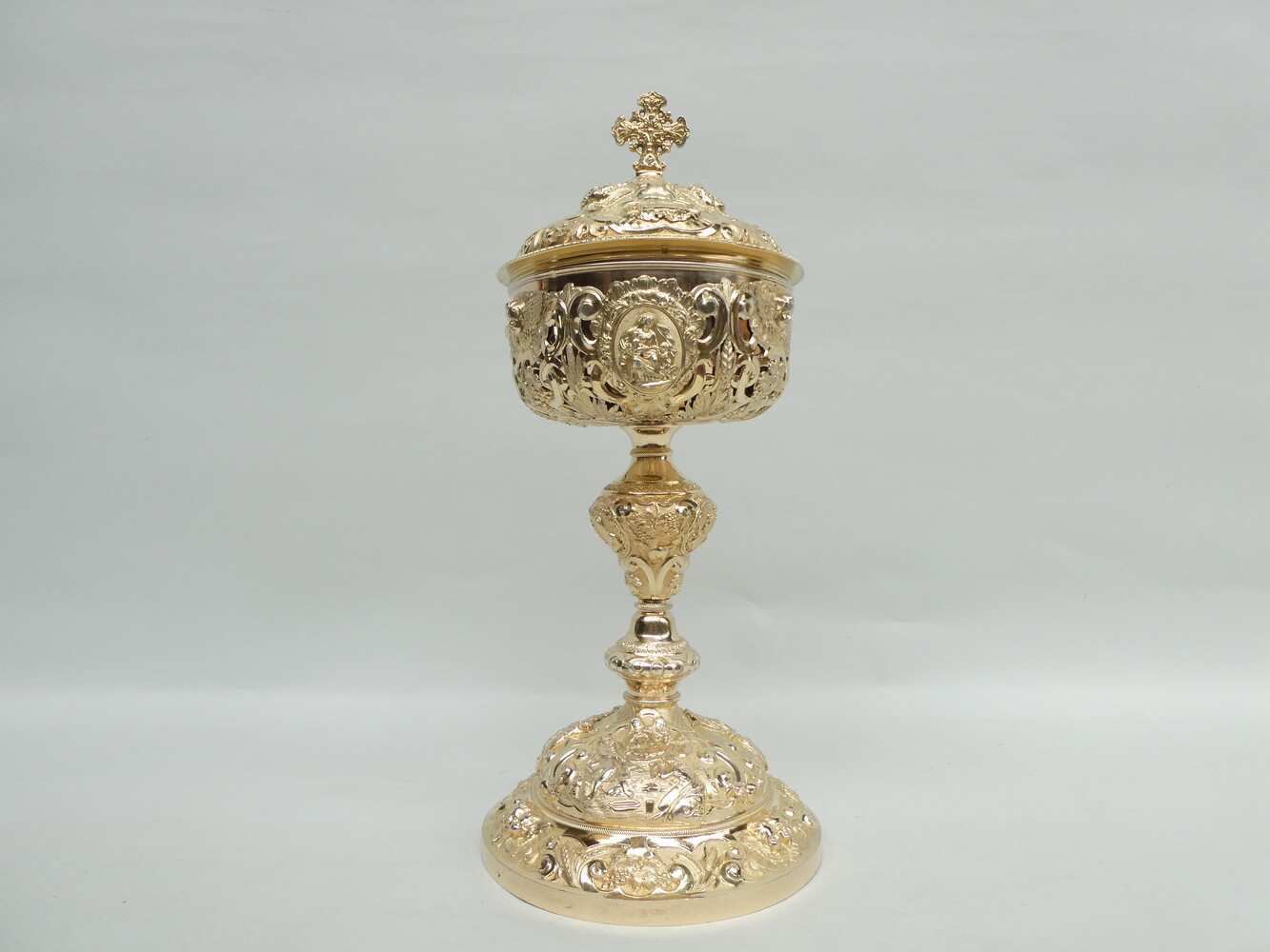 1 Baroque - Style Exceptional Ciborium By : French Silversmith'S Favier Freres, Who Worked In Lyon ,France In The Second Half Of The 19th Century.