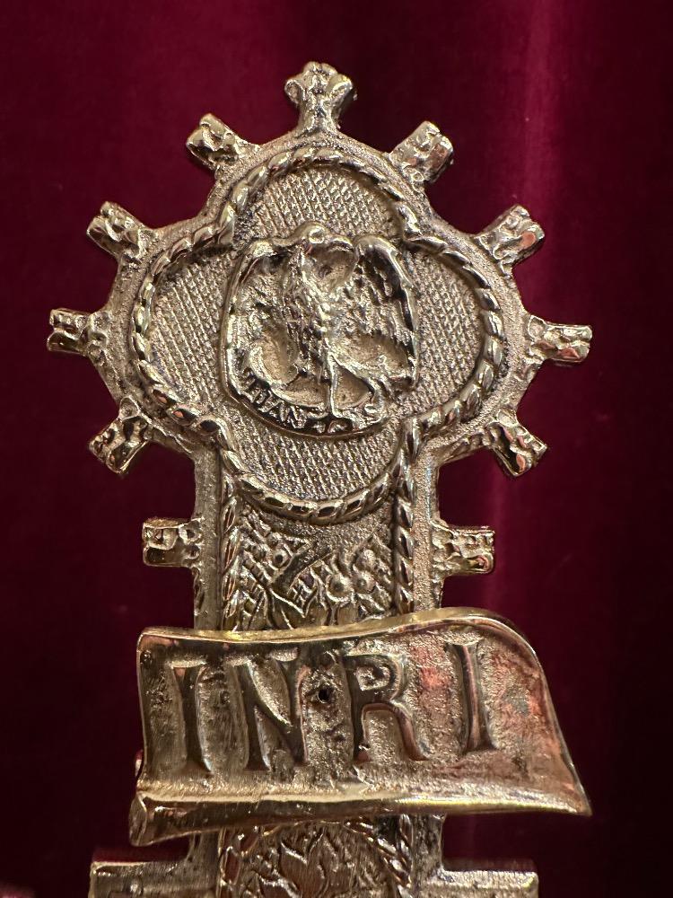 1 Gothic - style Altar - Cross