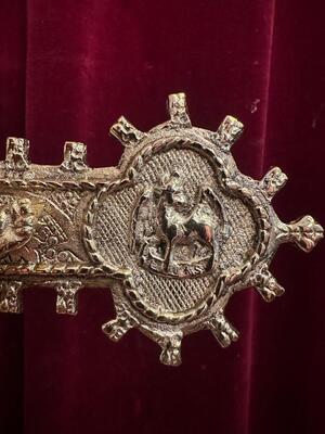 1 Gothic - style Altar - Cross