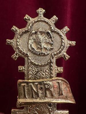 1 Gothic - style Altar - Cross