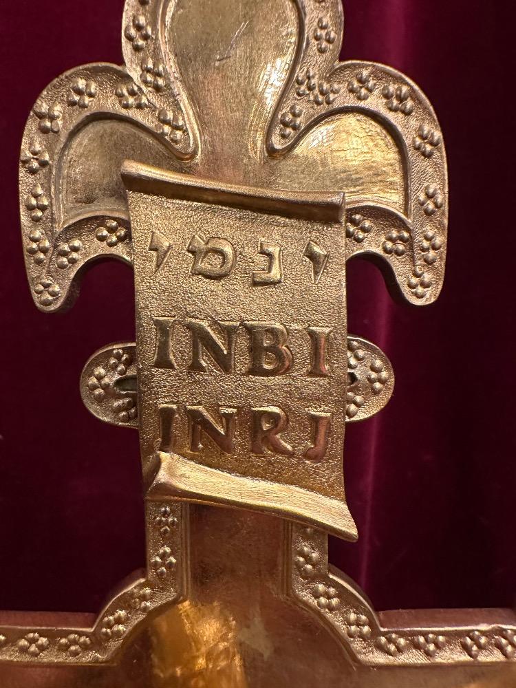1 Gothic - style Altar - Cross