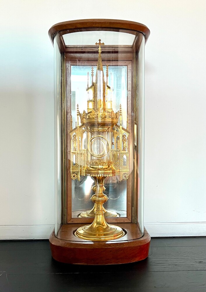 1 Gothic - Style Cillinder Monstrance