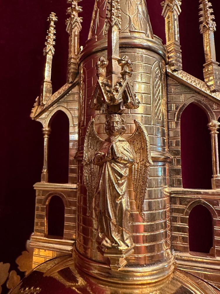 1 Gothic - Style Cillinder Monstrance
