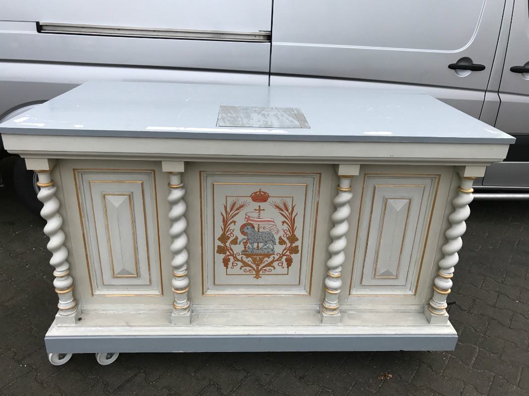 1  Altar