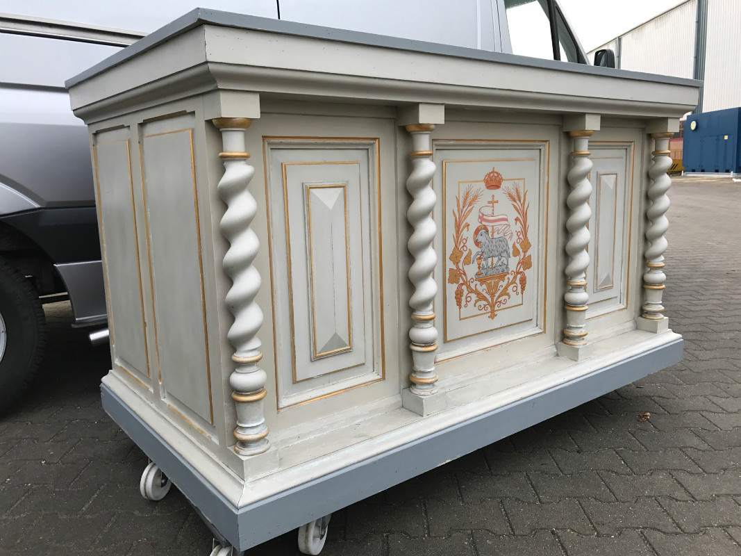 1  Altar