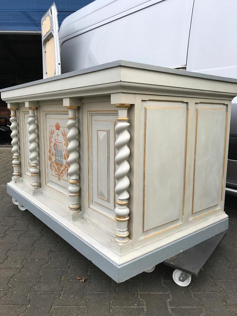 1  Altar