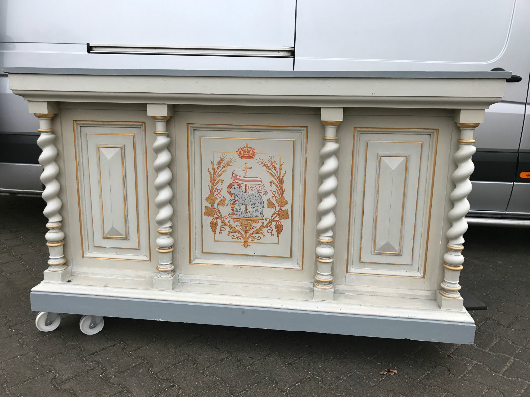 1  Altar