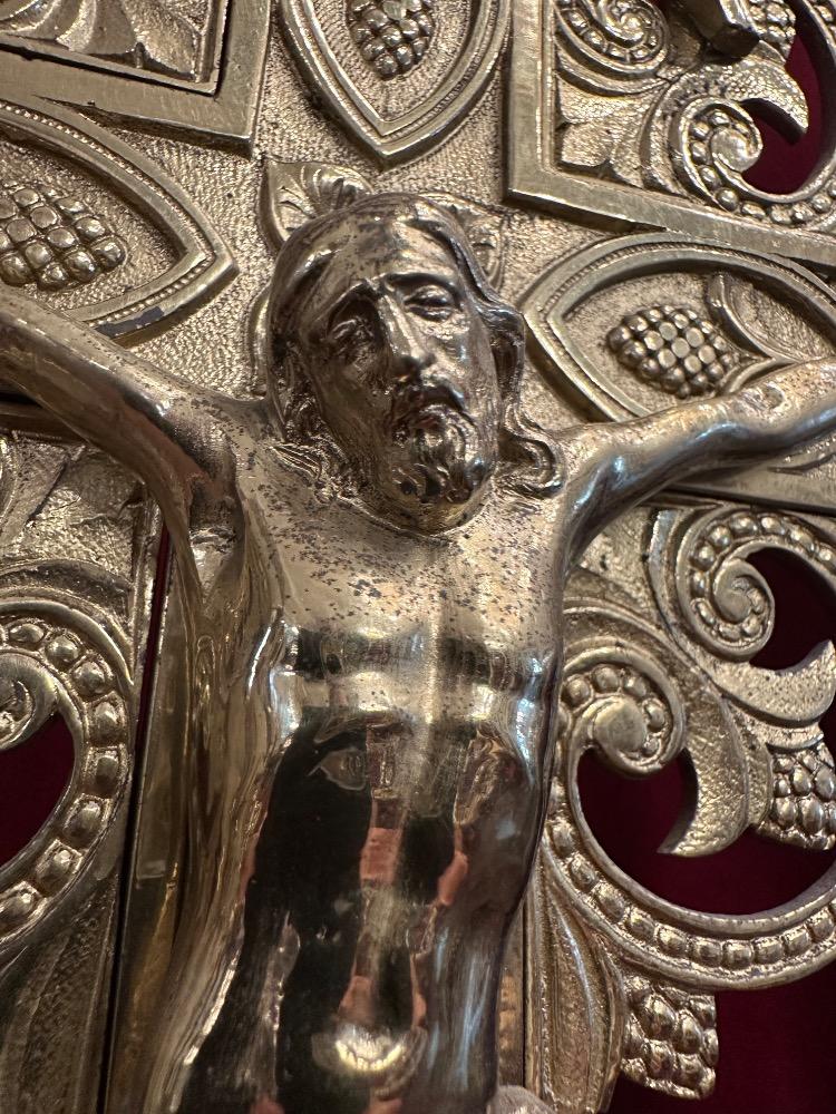 1  Altar - Cross