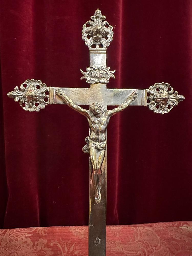 1  Altar - Cross