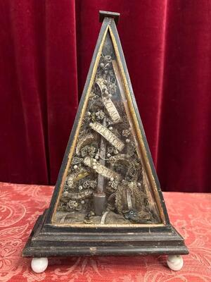 1  Altar - Reliquary With Nail ( Clavus ) Touched To Parts Of The Holy Cross.