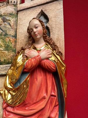 Annunciation Sculpture With Wall Pedestal en Carved - Wood / Polychrome / Gold Leaf Covered, Southern Germany 20 th century
