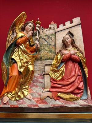 Annunciation Sculpture With Wall Pedestal en Carved - Wood / Polychrome / Gold Leaf Covered, Southern Germany 20 th century