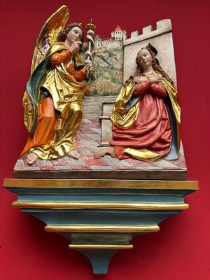 Annunciation Sculpture With Wall Pedestal en Carved - Wood / Polychrome / Gold Leaf Covered, Southern Germany 20 th century