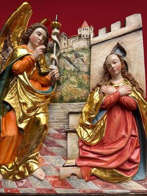 Annunciation Sculpture With Wall Pedestal en Carved - Wood / Polychrome / Gold Leaf Covered, Southern Germany 20 th century