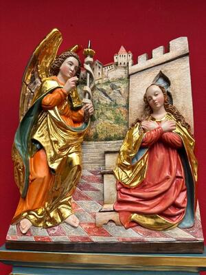 Annunciation Sculpture With Wall Pedestal en Carved - Wood / Polychrome / Gold Leaf Covered, Southern Germany 20 th century