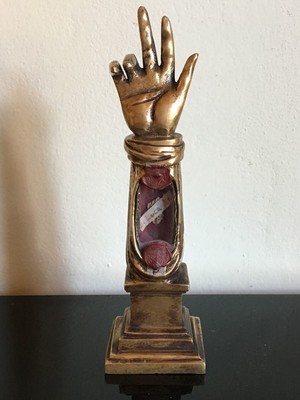 Antique Bronze Reliquary Arm, Containing The Relic Of St. Luke The Apostle en Bronze / Glass / Wax Seal, Italy 19 th century