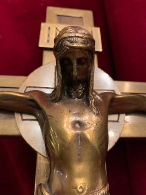 Altar - Cross style ART - DECO en Brass / Bronze / Hand Hammered, Dutch 20th century (Anno 1930)