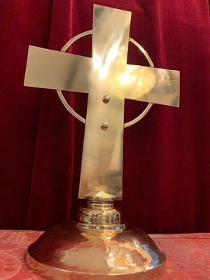 Altar - Cross style ART - DECO en Brass / Bronze / Polished and Varnished, Dutch 20th century (Anno 1930)