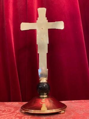 Altar - Cross style art - deco en Brass / Bronze / Polished and Varnished / Marble, Dutch 20 th century ( Anno 1930 )