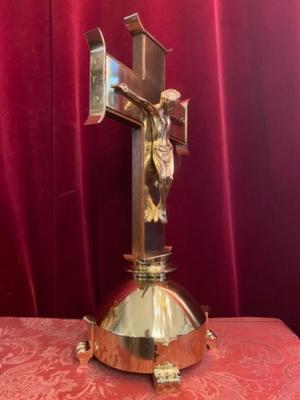 Altar - Cross style ART - DECO en Bronze / Polished and Varnished / Oak Wood, Dutch 20 th century ( Anno 1930 )