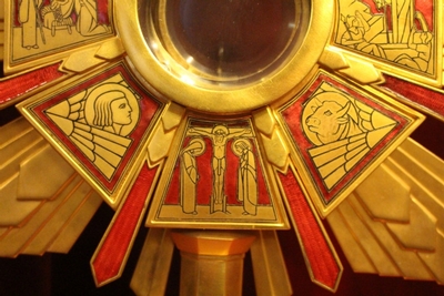 Monstrance With Original Case And Lunula style ART - DECO en Bronze / Gilt / Enamel, Belgium 20th century