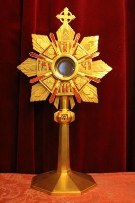 Monstrance With Original Case And Lunula style ART - DECO en Bronze / Gilt / Enamel, Belgium 20th century