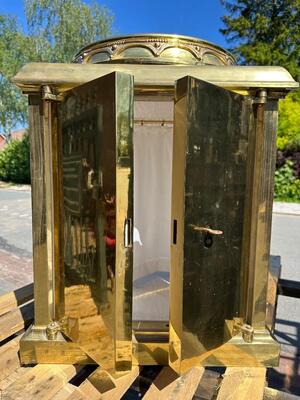 Tabernacle With Origanal Keys And Back Door style art - deco en Brass / Bronze / Steel / Fabrics, Belgium  20 th century ( Anno 1930 )
