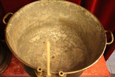 Baptismal Font en Brass Hand - Hammered, 18 th century