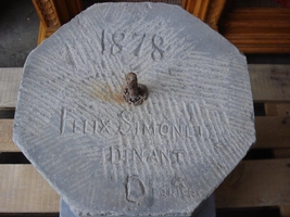 Baptismal Font. Signed: Felix Simonet - Dinant 1878. en Handcarved 
