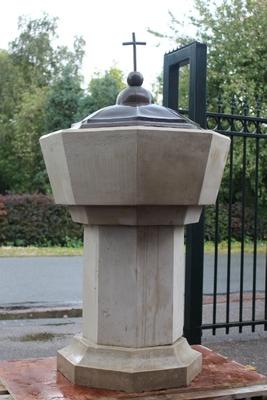 Baptismal Font Weight 550 Kgs. en Natural Stone Travertine / Brass, Dutch 20th century (anno 1930 )