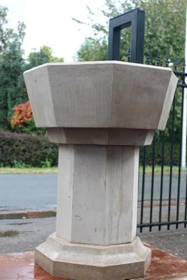 Baptismal Font Weight 550 Kgs. en Natural Stone Travertine / Brass, Dutch 20th century (anno 1930 )