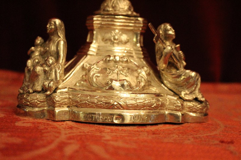 1 Baroque Exceptional Chalice With Paten And Original Case. Weight: 954 Gram.3  Silver Images As Nodus And Full Silver Imaginations Of Faith, Hope And Love On The Base.