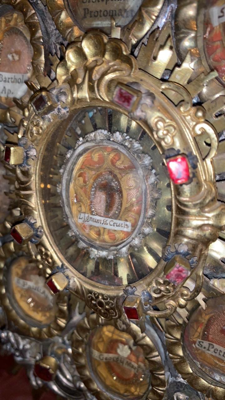 1 Baroque Exeptional Religuary Relic Of The True Cross Surrounded By Multiple Relics Each With Original Document