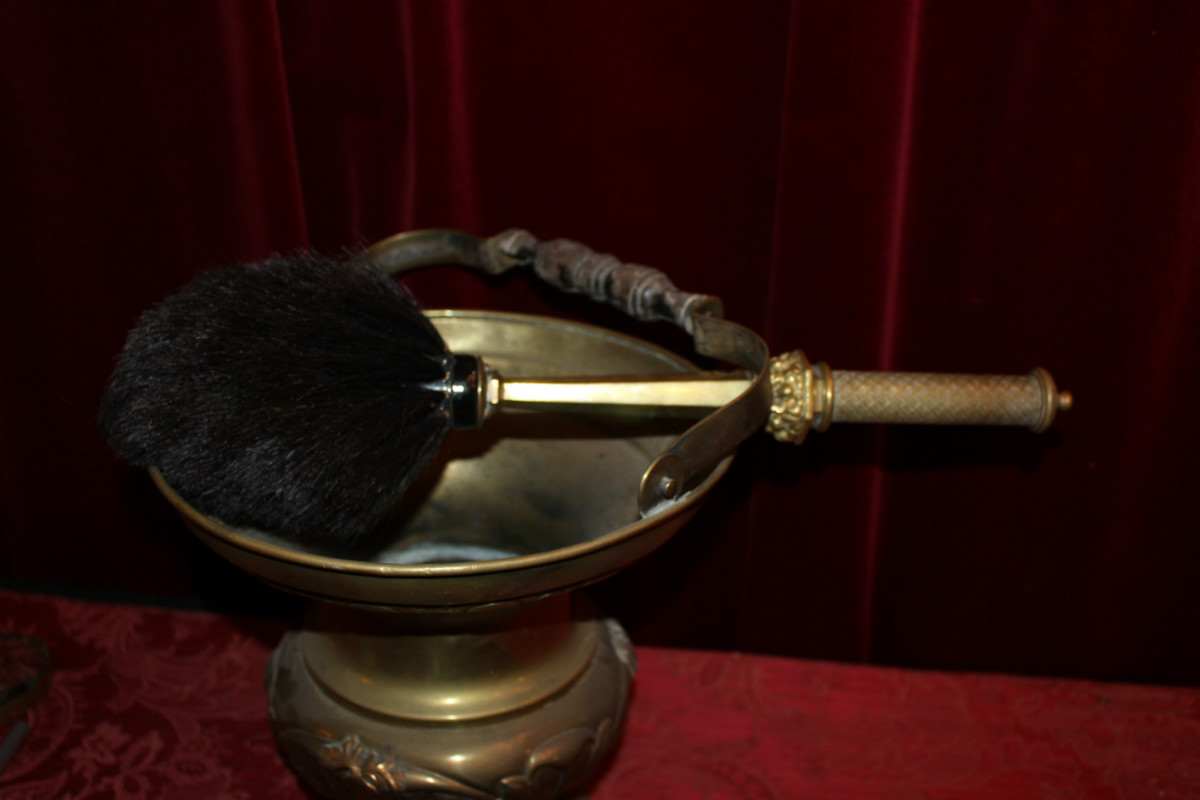 1 baroque Holy Water Bucket. Measures Aspergil 47 Cm.