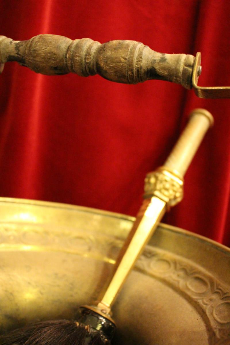 1 baroque Holy Water Bucket. Measures Aspergil 47 Cm.