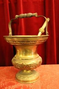 Holy Water Bucket. Measures Aspergil 47 Cm. style baroque en BRASS , Belgium 19th century