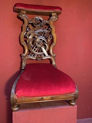 Kneeler style Baroque en Walnut / Red Velvet, Belgium 18th century ( Anno 1850 )