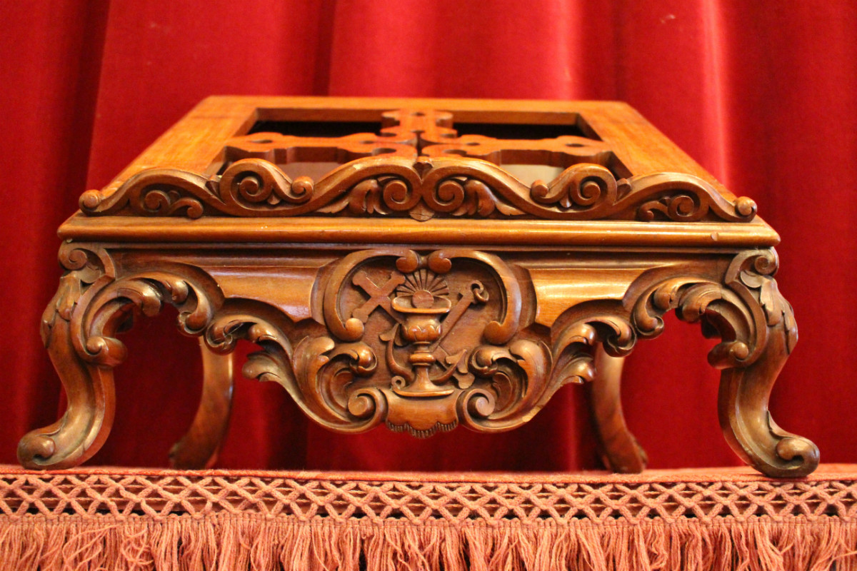 1 Baroque Missal Stand