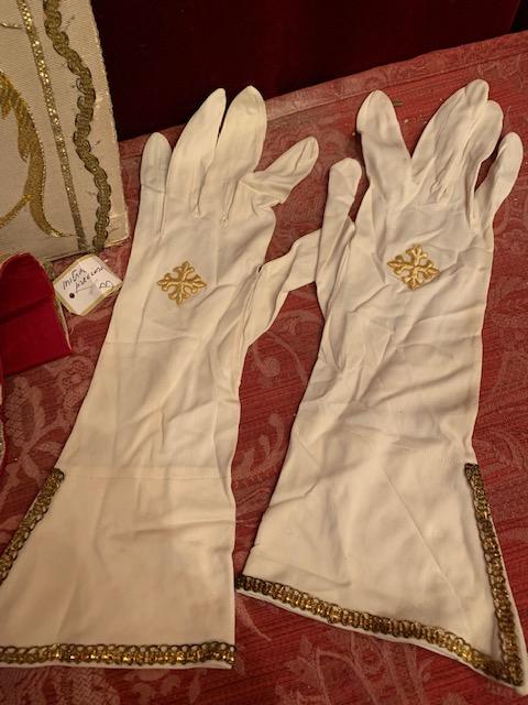 1 Baroque Mitra & Matching Gloves