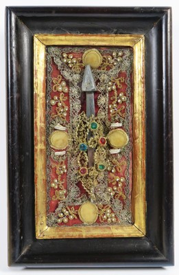 Monastery - Work Nail Relic Reliquary 4 Relics St. Abrahami M. St. Erentrudi. St. Theodori. St. Walburgi. 4 X Wax Medaillions  style Baroque en Gold & Silver Brocade on Brown Velvet, Austria 18th century ( 1740 )