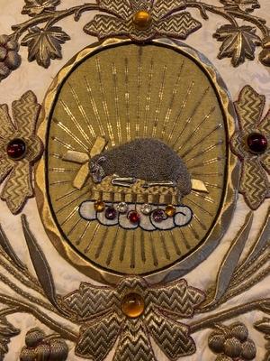 Ornate Fully Hand-Embroidered Brocade Monstrance-Velum High Quality Fabrics style Baroque en hand embroidered, Belgium