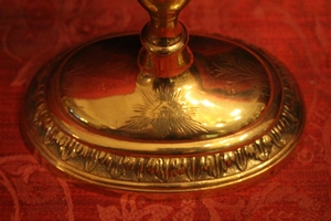 Reliquary. Carved Tiny St. Mary Statue + Relics Of : St. Dorothea, St. Urbanus, St. Petri. style Baroque en bronze, Italy 18 th century