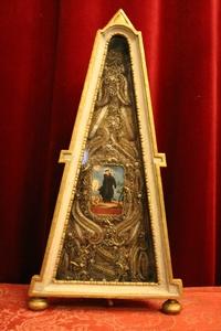 Reliquary Engraving Of St. Ignatius. Relics Of : St. Candida. St. Pancratio. St. Modestini, St. Boni. style Baroque en Totally hand-embroidered Brocade / wood polychrome / Glass, Italy 18 th century (1735)