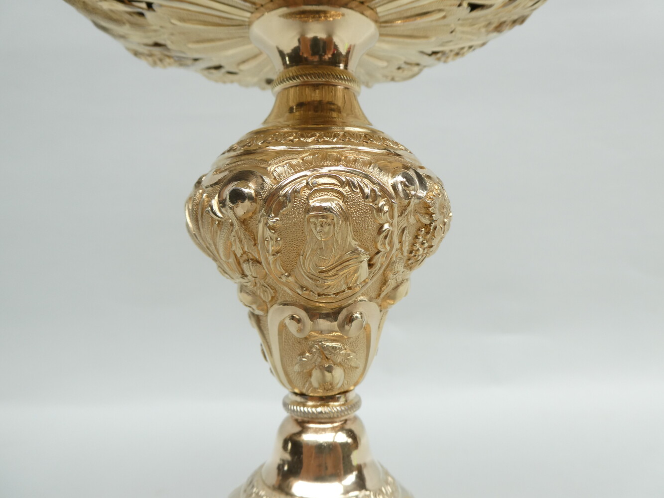 1 Baroque - Style Detail Pictures For Id 7009502 : Ciborium By : French Silversmith'S Favier Freres Lyon France