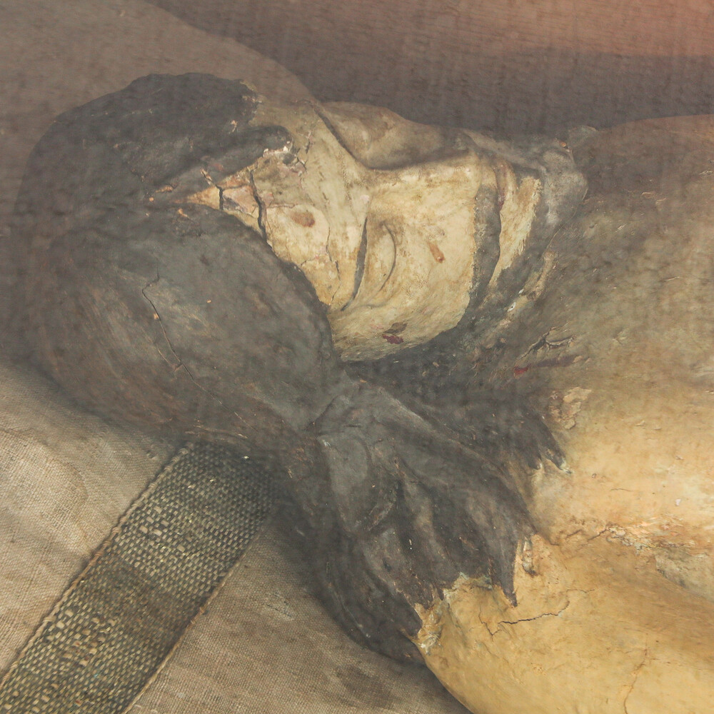 1 Baroque - Style Exceptional Display Cabinet Dead Christ