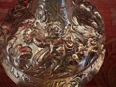 Exceptional Monstrance  Museum Piece, Fully Hand - Made In Solid Silver style Baroque - Style en Full - Silver / Glass / Fully Hand - Made Silver Figure of St. John Baptist, Italy  17 / 18th Century