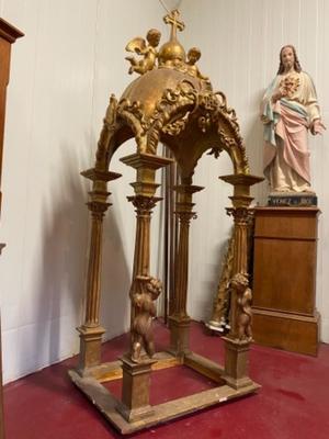Exposition Chapel style BAROQUE-STYLE en Wood / Gilt, France 18th century