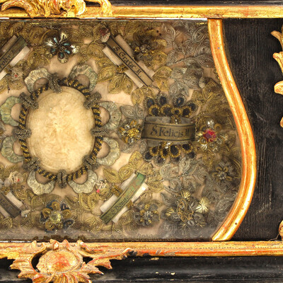 Large Altar - Piece Reliquary - Relics St. Christinae & 12 More Wax Medaillons style Baroque - Style en Wood  / Gilt / Glass / Wax / Hand - Work , Italy 18 th century ( Anno 1765 )